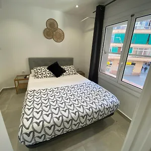 Con Bano Privado Frente Al Metro L5 Barcelona-hospitalet Apartment L’Hospitalet de Llobregat